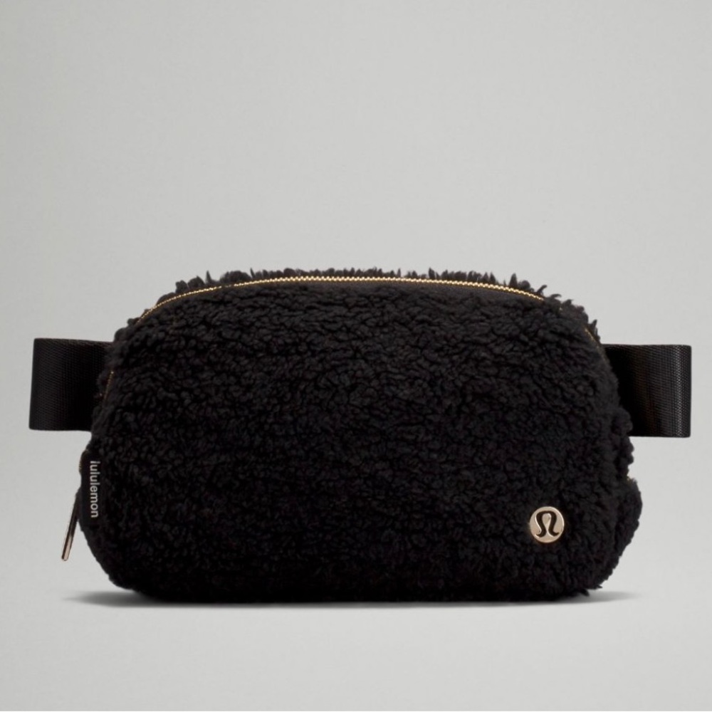 Lululemon Fleece Everywhere Belt Bag black. NEW